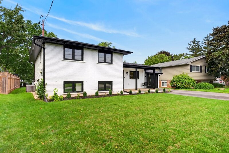 STUNNINGLY RENOVATED GRIMSBY WATERFRONT HOME!